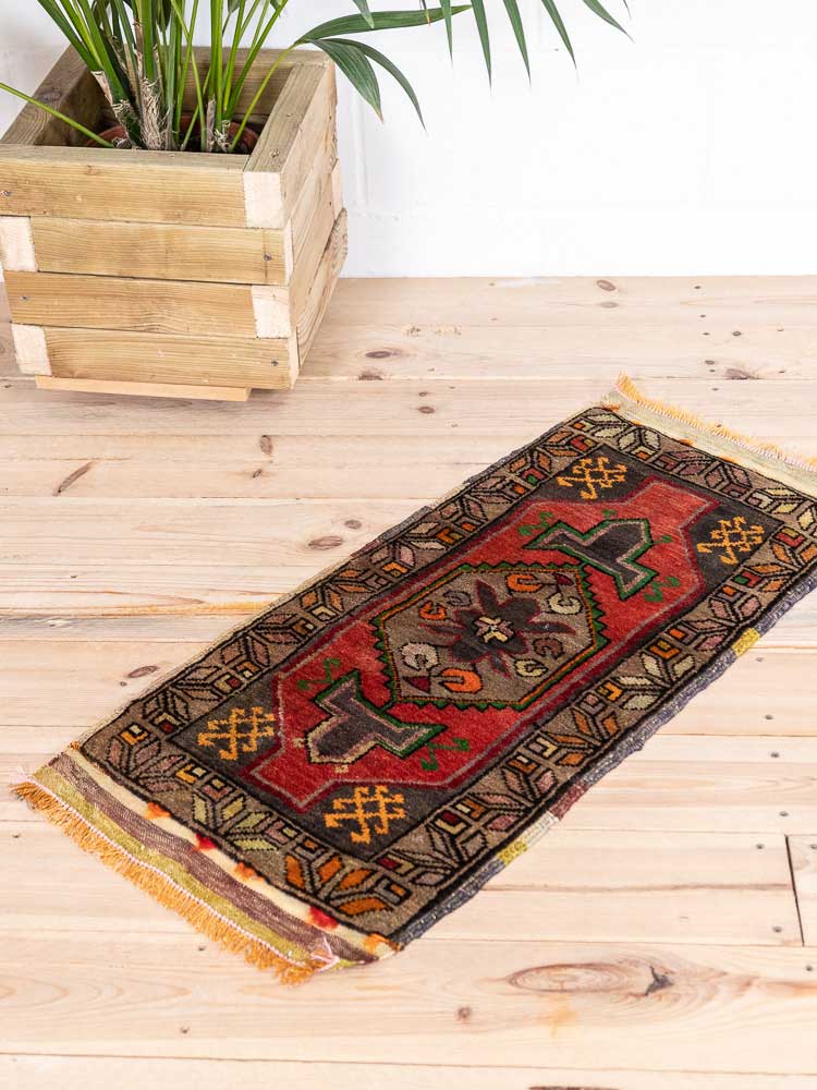 12608 Vintage Turkish Adana Yoruk Small Rug 41x90cm (1.4 x 2.11ft)