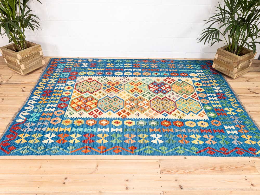 12677 Large Afghan Vegetable Dyed Kilim Rug 173x241cm (5.8 x 7.11ft)