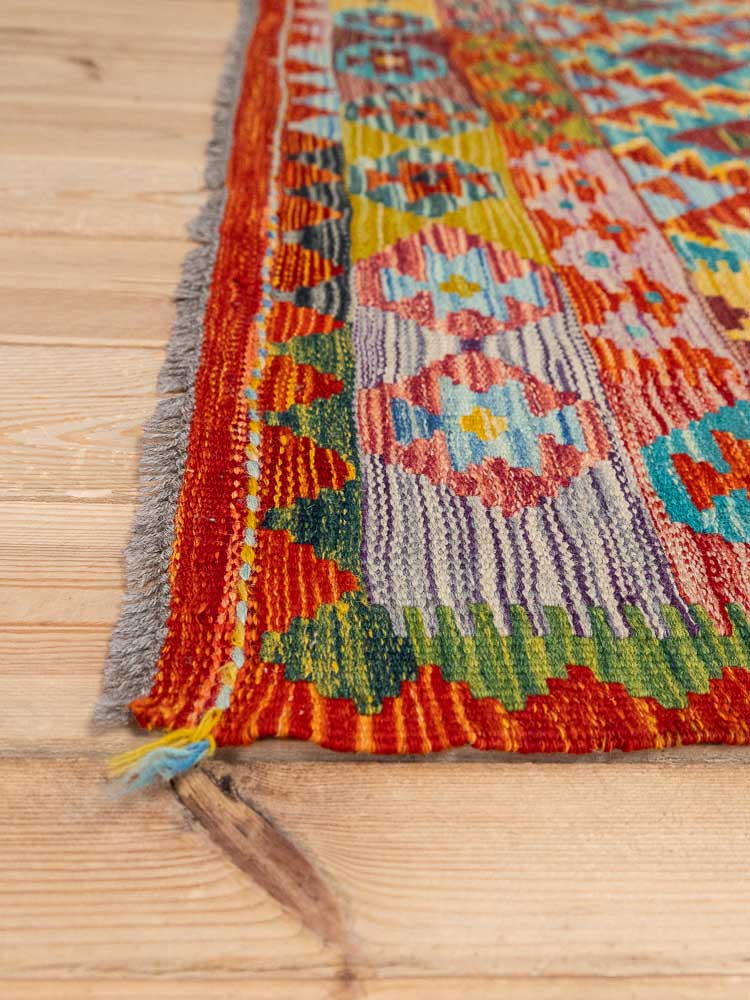 12692 Afghan Vegetable Dyed Kilim Rug 175x267cm (5.8 x 8.9ft)