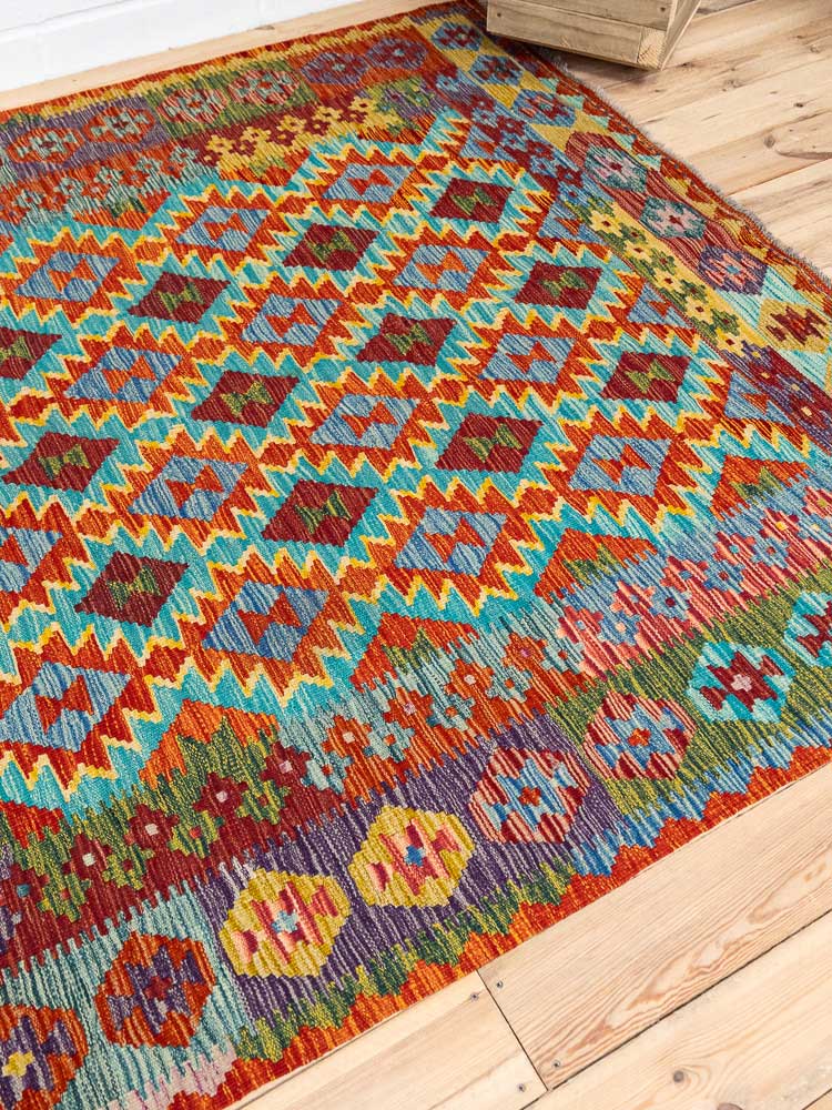 12692 Afghan Vegetable Dyed Kilim Rug 175x267cm (5.8 x 8.9ft)