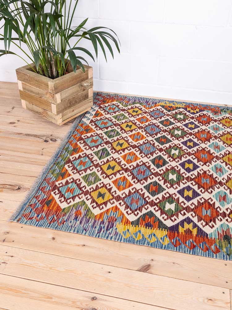 12727 Afghan Vegetable Dyed Kilim Rug 140x189cm (4.7 x 6.2ft)