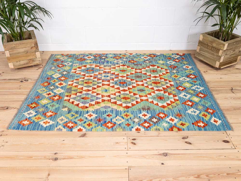 12728 Afghan Vegetable Dyed Kilim Rug 140x176cm (4.7 x 5.9ft)