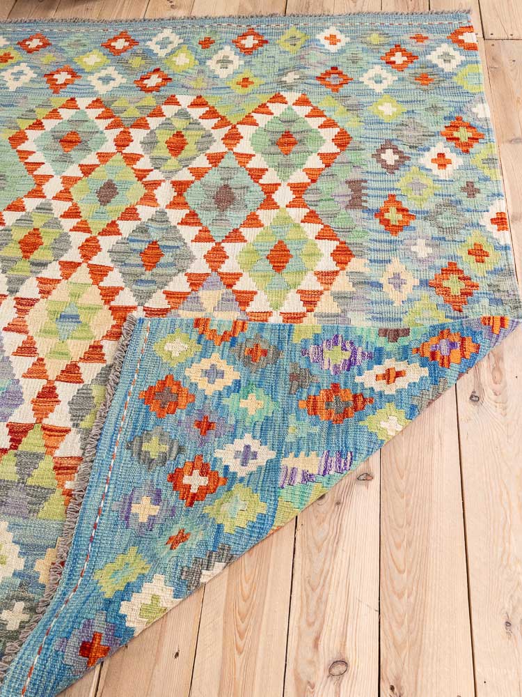 12728 Afghan Vegetable Dyed Kilim Rug 140x176cm (4.7 x 5.9ft)