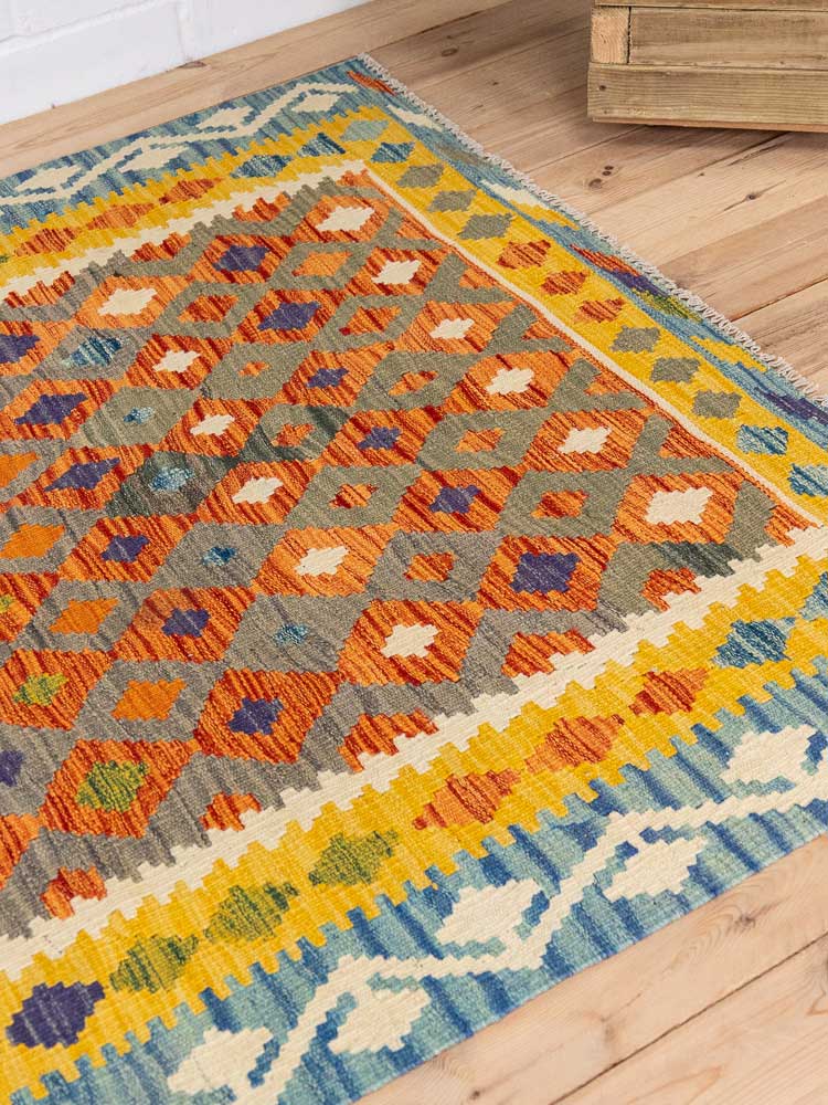 12732 Afghan Vegetable Dyed Kilim Rug 134x172cm (4.4 x 5.7ft)