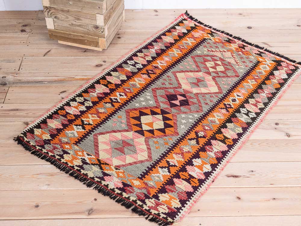 12771 Vintage Gumushane Turkish Kilim Rug 86x135cm (2.10 x 4.5ft)