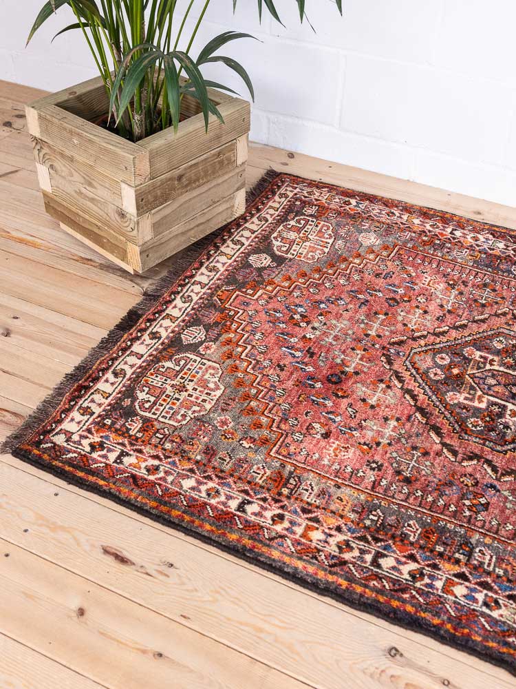 12778 Quality Qashqai Hand Knotted Wool Rug 117x159cm (3.10 x 5.2ft)