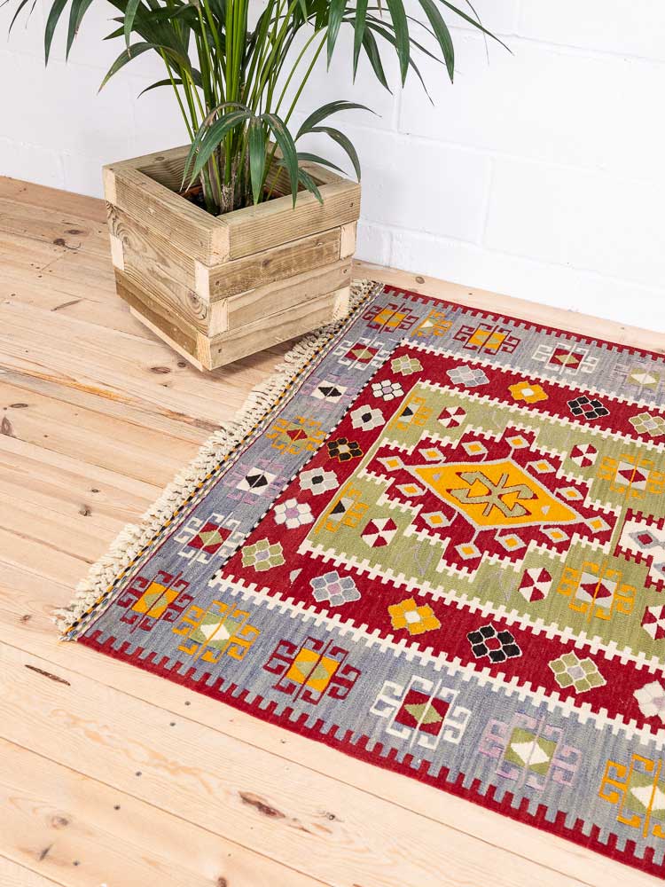 12779 Vintage Turkish Esme Kilim Rug 118x177cm (3.10 x 5.9ft)