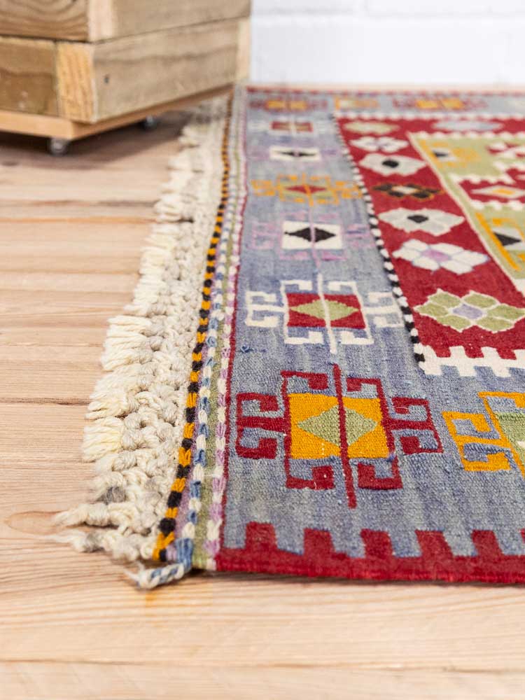 12779 Vintage Turkish Esme Kilim Rug 118x177cm (3.10 x 5.9ft)