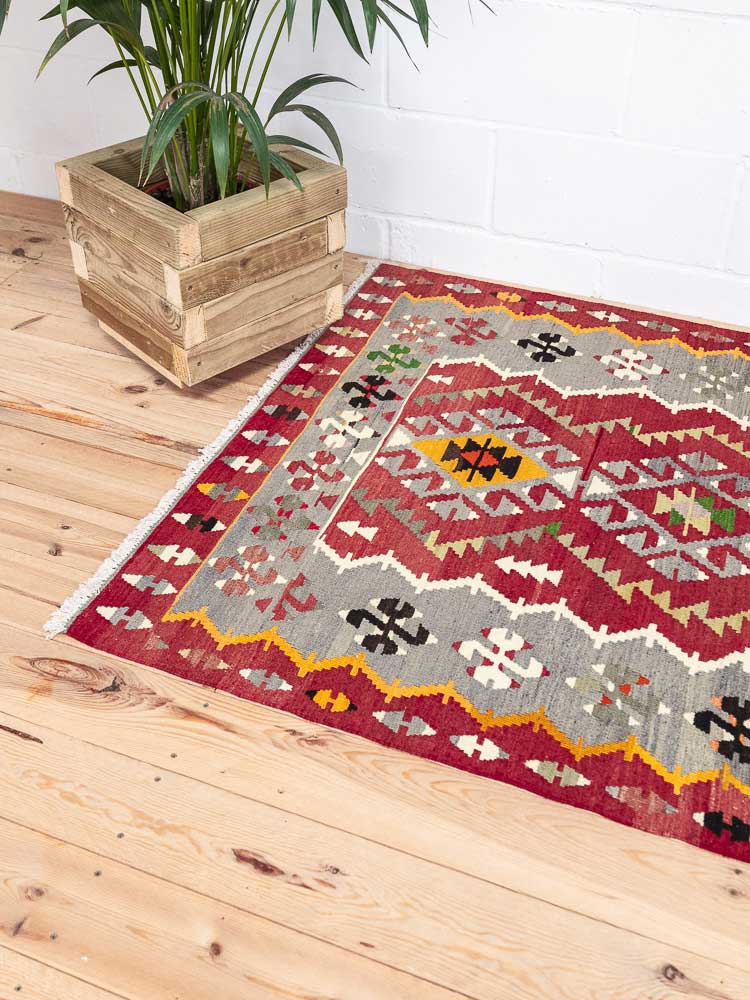 12781 Vintage Turkish Esme Kilim Rug 114x179cm (3.9 x 5.10ft)