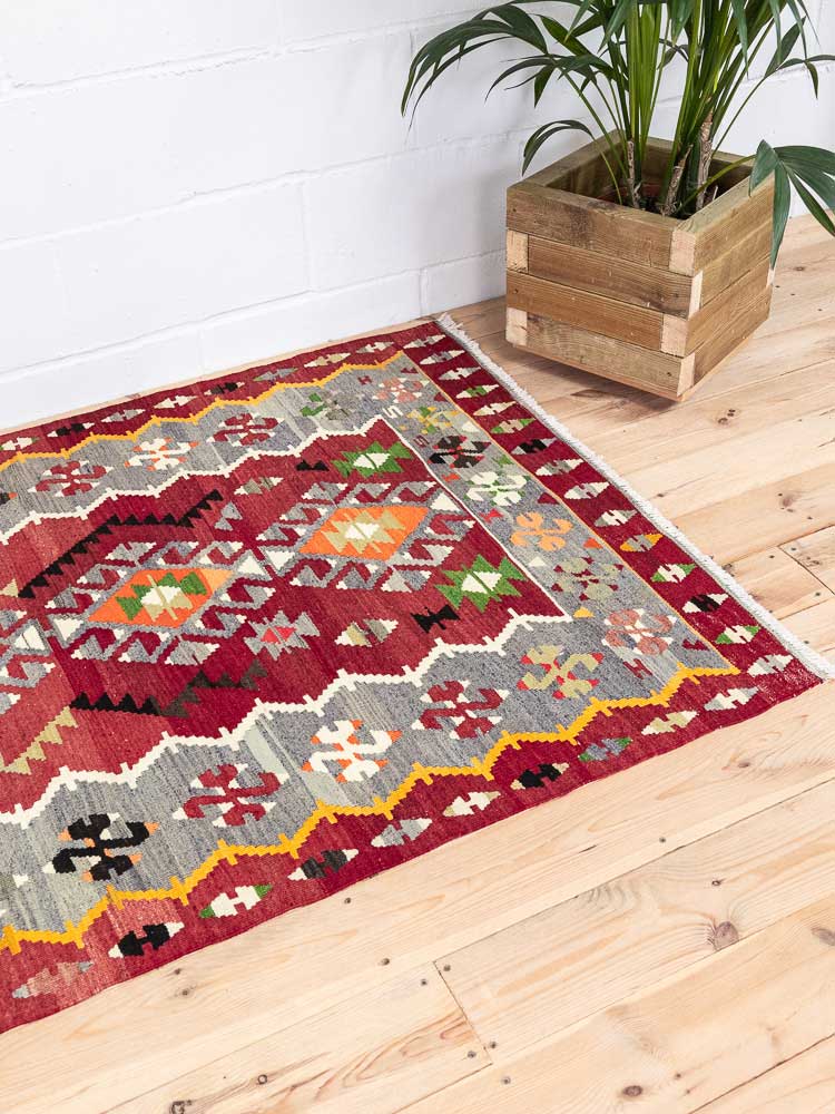 12781 Vintage Turkish Esme Kilim Rug 114x179cm (3.9 x 5.10ft)