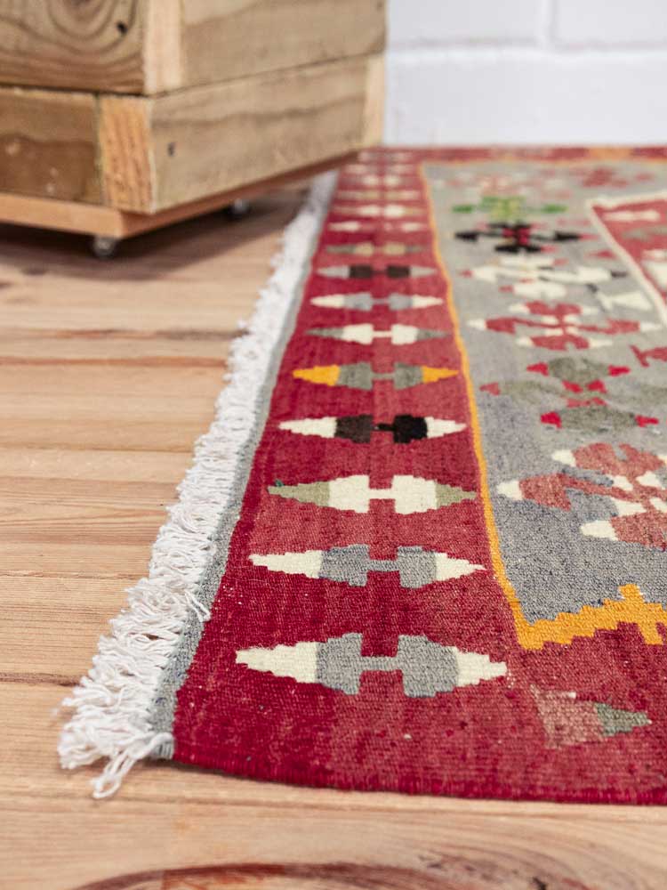 12781 Vintage Turkish Esme Kilim Rug 114x179cm (3.9 x 5.10ft)