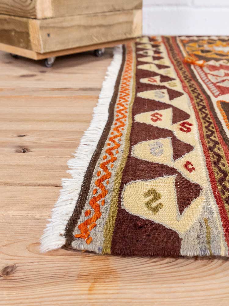 12784 Vintage Turkish Konya Kilim Rug 121x186cm (3.11 x 6.1ft)