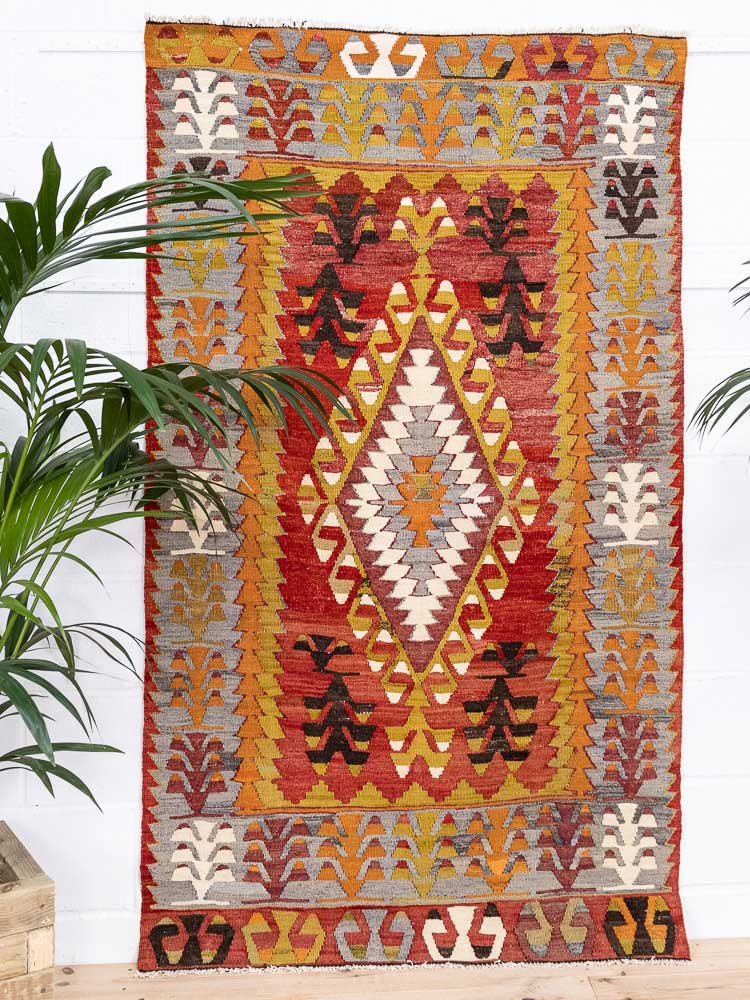 12789 Vintage Turkish Cal Kilim Rug 114x195cm (3.9 x 6.4ft)