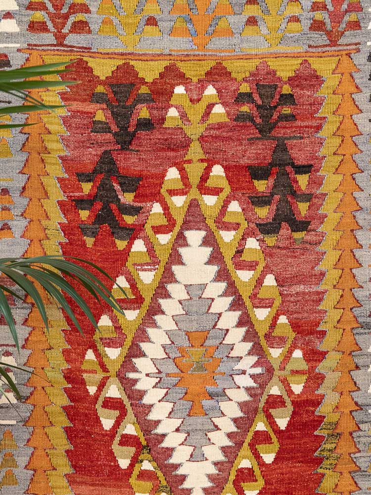 12789 Vintage Turkish Cal Kilim Rug 114x195cm (3.9 x 6.4ft)