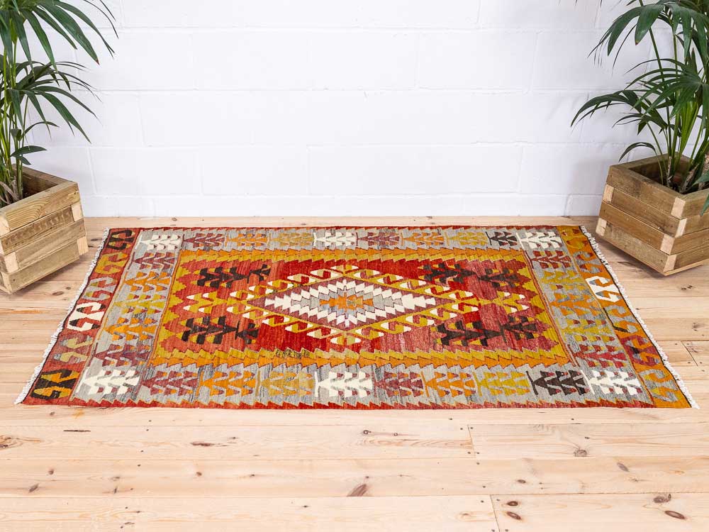 12789 Vintage Turkish Cal Kilim Rug 114x195cm (3.9 x 6.4ft)