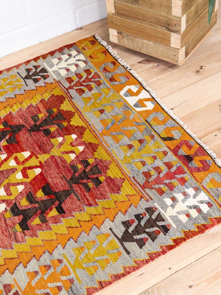 12789 Vintage Turkish Cal Kilim Rug 114x195cm (3.9 x 6.4ft)