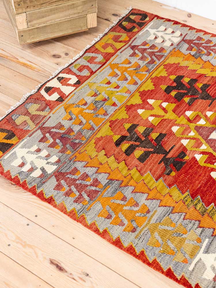 12789 Vintage Turkish Cal Kilim Rug 114x195cm (3.9 x 6.4ft)