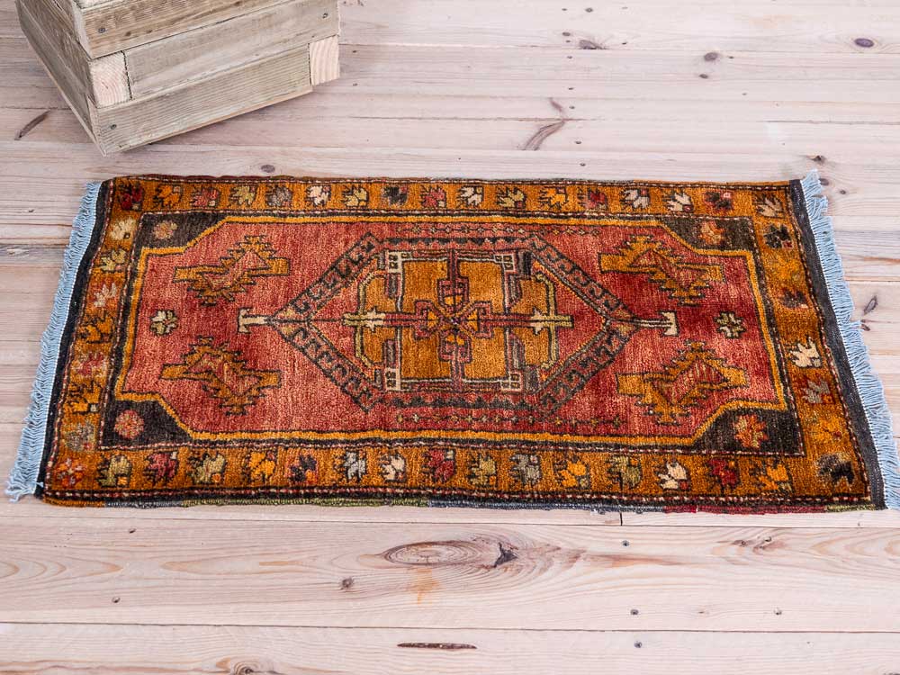 12842 Small Village Turkish Malatya Rug 56x92cm (1.10x 3ft)