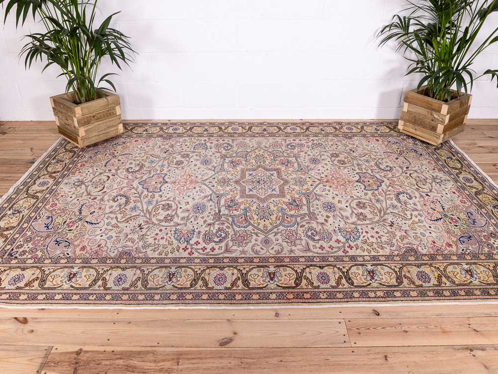 12861 Large Vintage Turkish Kayseri Carpet 199x294cm (6.6 x 9.7ft)