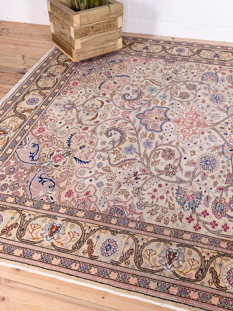 12861 Large Vintage Turkish Kayseri Carpet 199x294cm (6.6 x 9.7ft)