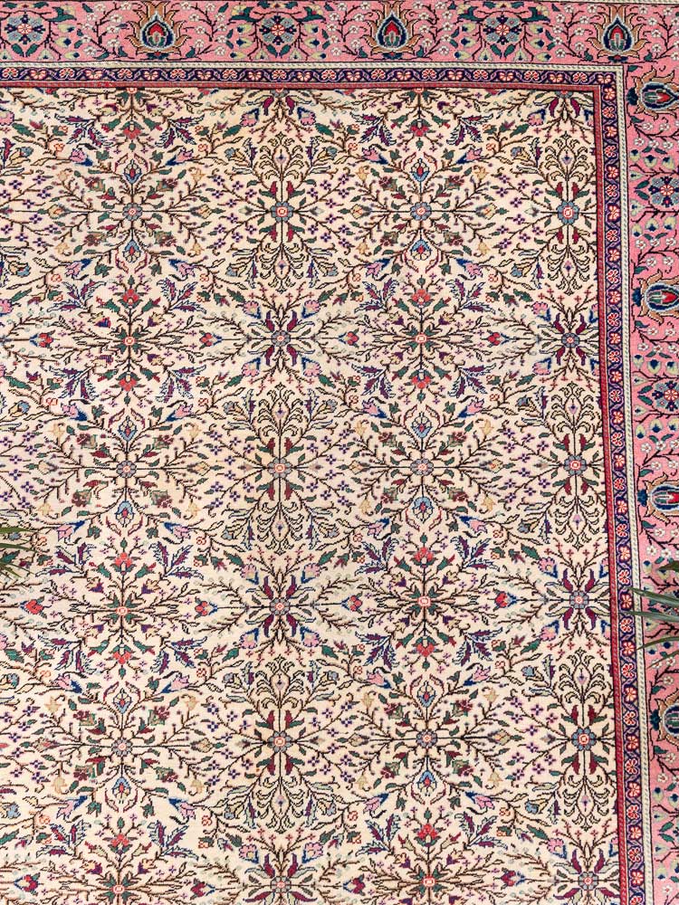 12862 Large Vintage Turkish Kayseri Carpet 200x291cm (6.6 x 9.6ft)