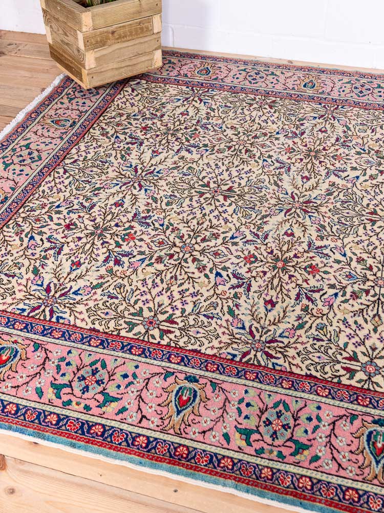 12862 Large Vintage Turkish Kayseri Carpet 200x291cm (6.6 x 9.6ft)