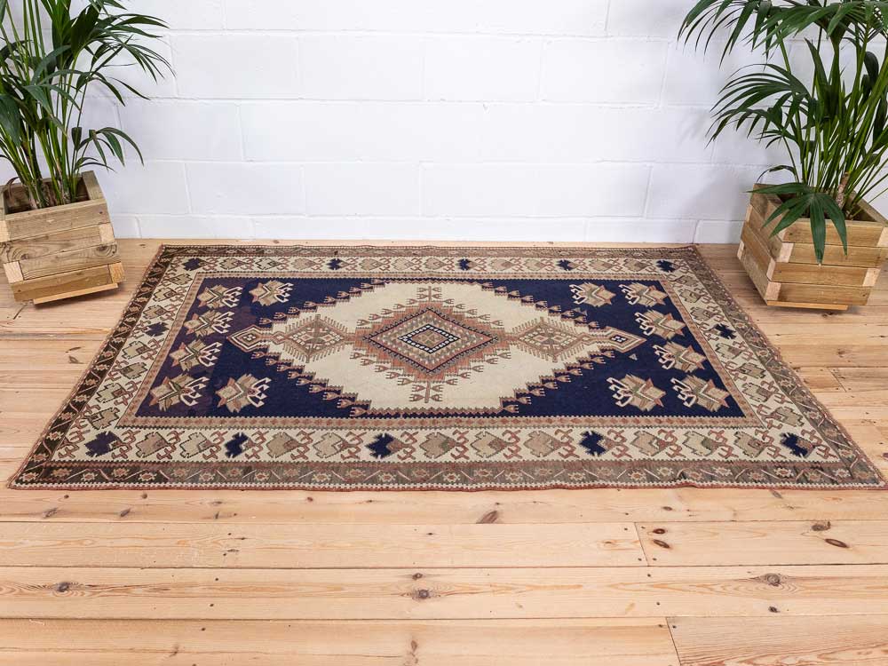 12878 Fine Vintage Turkish Van Kilim Rug 139x212cm (4.6 x 6.11ft)