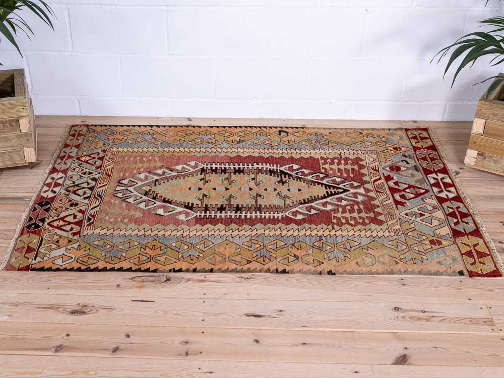 12882 Vintage Turkish Cal Kilim Rug 109x168cm (3.7 x 5.6ft)