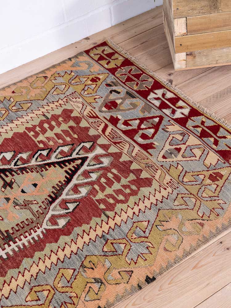 12882 Vintage Turkish Cal Kilim Rug 109x168cm (3.7 x 5.6ft)