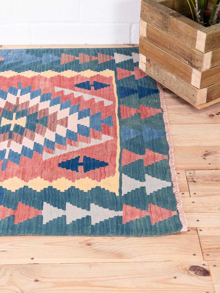 12968 Handwoven Vintage Turkish Usak Kilim Rug 117x182cm (3.10 x 5.11ft)