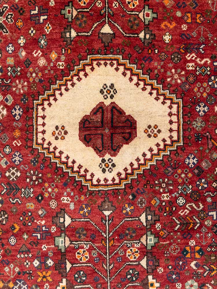 4829 Oriental Qashqai Soghad Bahman Carpet 140x233cm (4.7 x 7.7ft)