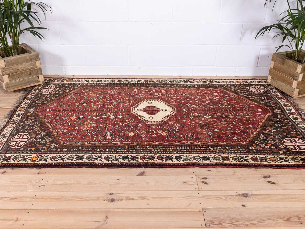 4829 Oriental Qashqai Soghad Bahman Carpet 140x233cm (4.7 x 7.7ft)