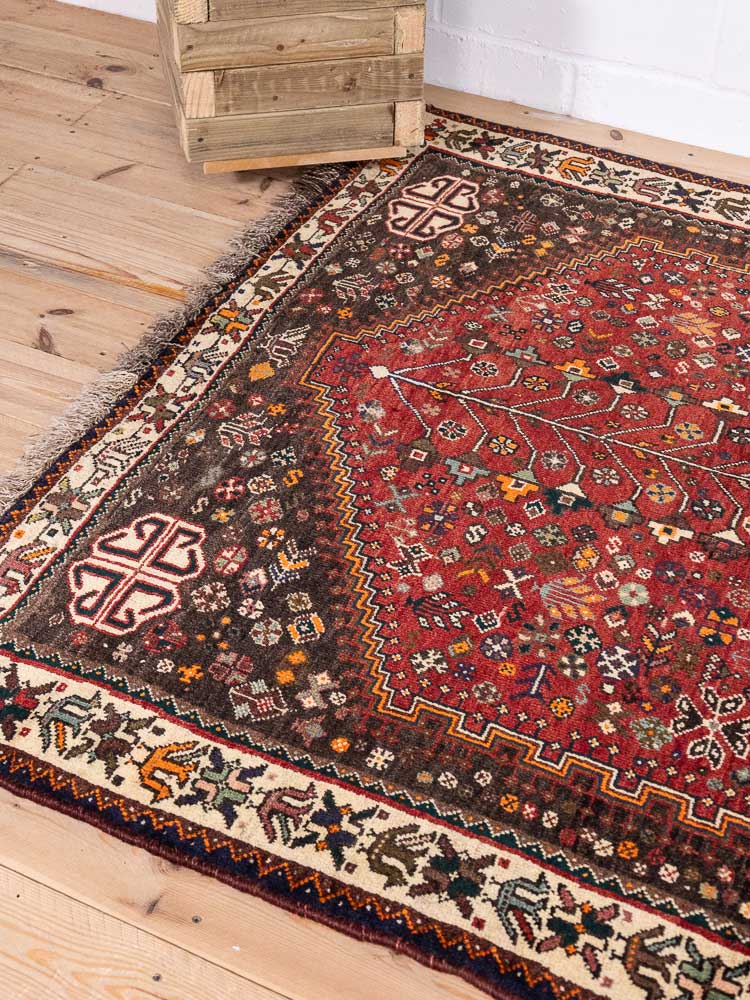 4829 Oriental Qashqai Soghad Bahman Carpet 140x233cm (4.7 x 7.7ft)