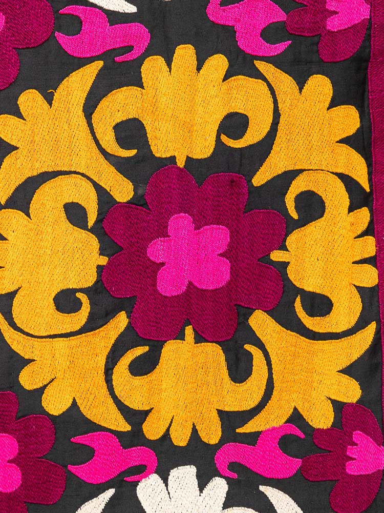 SUZ923 Vintage Tajik Suzani Embroidery 128x198cm (4.2 x 6.6ft)